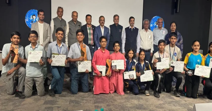 PIMPRI CHINCHWAD : रोटरी एनप्रो प्रश्नमंजुषा स्पर्धेत बजाज स्कुलला विजेतेपद