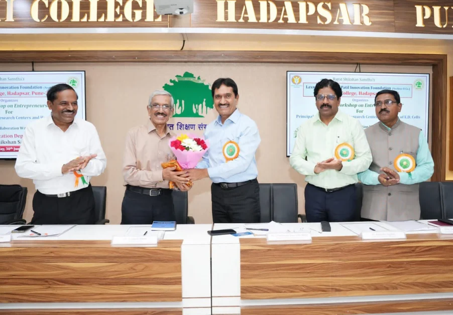 Hadapsar : एस. एम. जोशी कॉलेजमध्ये ‘उद्योजकता’ विषयावर एक दिवसीय कार्यशाळा संपन्न Hadapsar : एस. एम. जोशी कॉलेजमध्ये ‘उद्योजकता’ विषयावर एक दिवसीय कार्यशाळा संपन्न