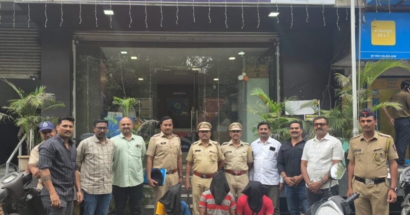 सिनीयर बुकिंग क्लर्क (सीसीटीसी) यांना जिवे ठार मारण्याचा प्रयत्न करून जबरी चोरी तीन आरोपींना अटक; बंडगार्डन पोलीस तपास पथकाची कामगिरी