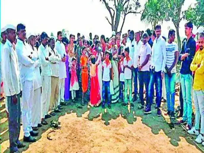 दारूधंदा बंद होत नसल्याने अड्ड्यावर महिलांचा हल्ला दारूधंदा बंद होत नसल्याने अड्ड्यावर महिलांचा हल्ला