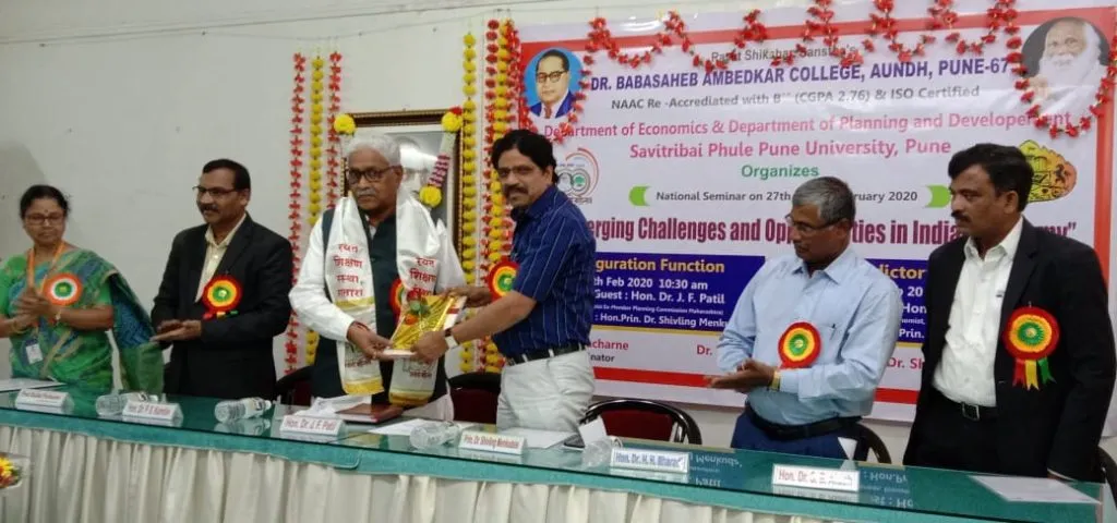 लोकसंख्या उत्पादनक्षम झाली तरच भारत महासत्ता बनू शकेल - डॉ. जे. एस. पाटील लोकसंख्या उत्पादनक्षम झाली तरच भारत महासत्ता बनू शकेल - डॉ. जे. एस. पाटील