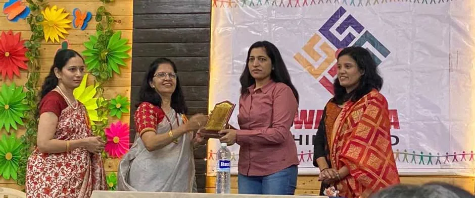मोबाईल व सोशल मिडीयाचा मर्यादित वापर करावा - वैशाली माने मोबाईल व सोशल मिडीयाचा मर्यादित वापर करावा - वैशाली माने