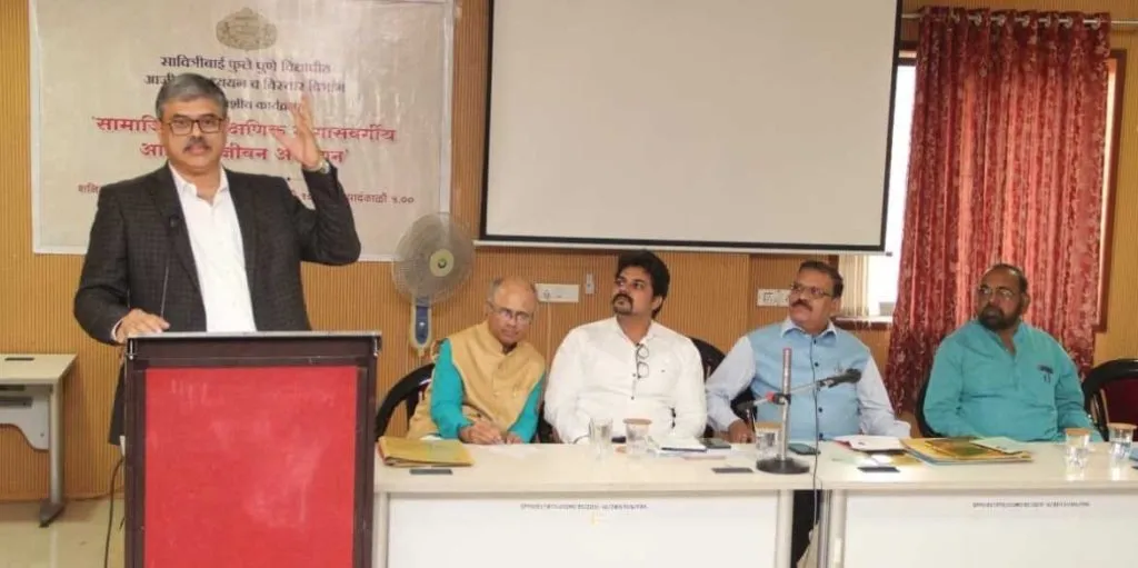 स्थानिक भाषेतील शिक्षणाने ग्रामिण भागाचा विकास होईल - डॉ. पराग काळकर स्थानिक भाषेतील शिक्षणाने ग्रामिण भागाचा विकास होईल - डॉ. पराग काळकर