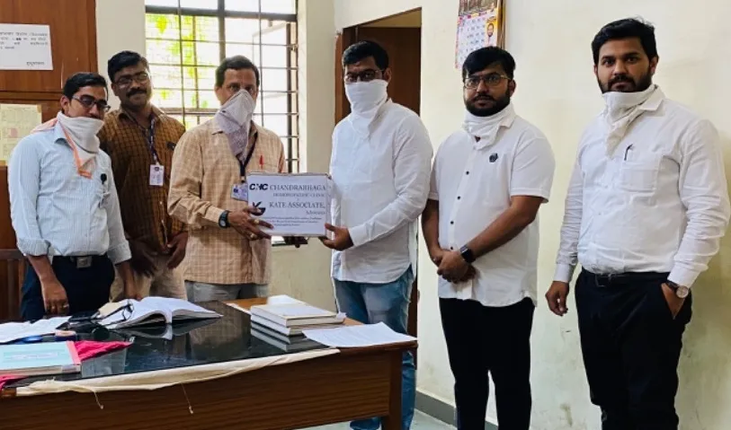 वडगाव मावळ न्यायालयात होमिओपॅथीक प्रतिबंधक औषधांचे वाटप वडगाव मावळ न्यायालयात होमिओपॅथीक प्रतिबंधक औषधांचे वाटप