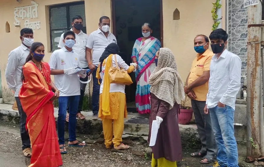 'माझे कुटुंब माझी जबाबदारी' अभियानासाठी काळेवाडीत शिवसैनिकांचे विशेष योगदान 'माझे कुटुंब माझी जबाबदारी' अभियानासाठी काळेवाडीत शिवसैनिकांचे विशेष योगदान