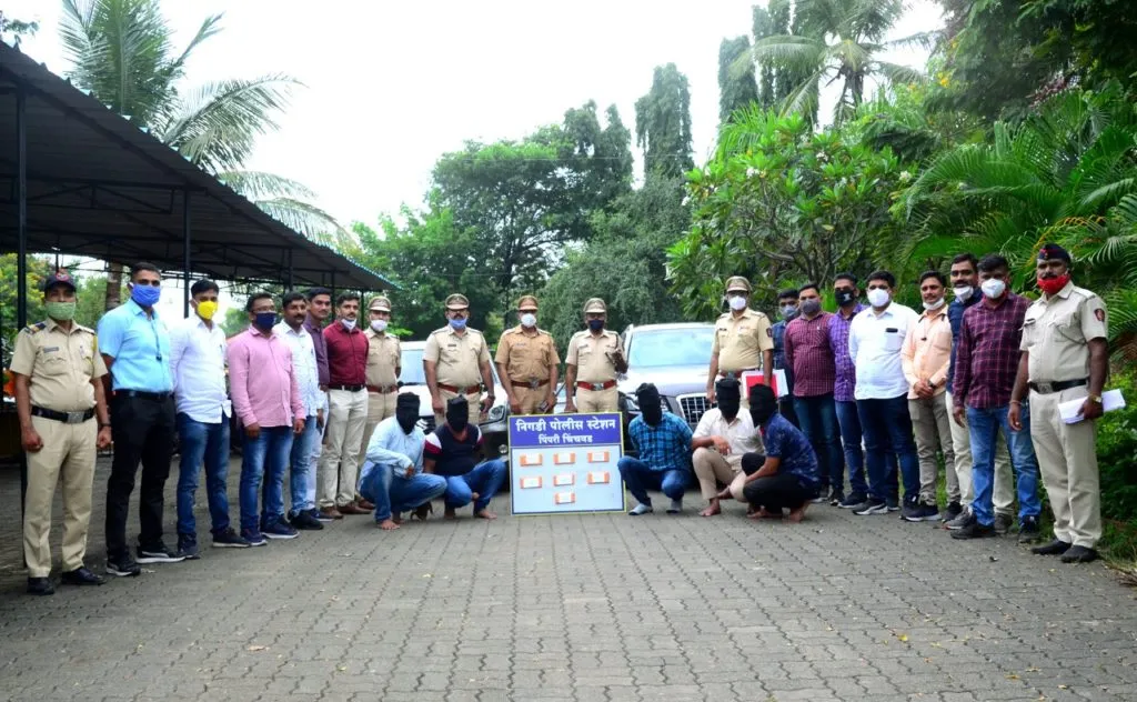 ३५ लाखांच्या खंडणीखोरांना पिंपरी चिंचवड पोलिसांनी चार तासात केले अटक; मॅनेजरची सुखरुप सुटका ३५ लाखांच्या खंडणीखोरांना पिंपरी चिंचवड पोलिसांनी चार तासात केले अटक; मॅनेजरची सुखरुप सुटका