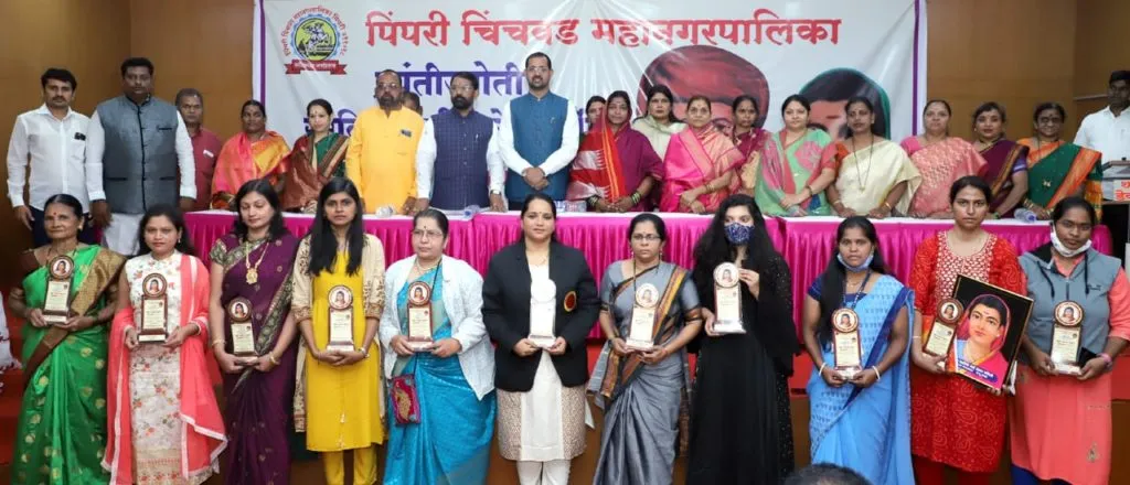 सावित्रीबाई यांनी शिक्षणाची दारे महिलांसाठी खुली केली - महापौर माई ढोरे सावित्रीबाई यांनी शिक्षणाची दारे महिलांसाठी खुली केली - महापौर माई ढोरे