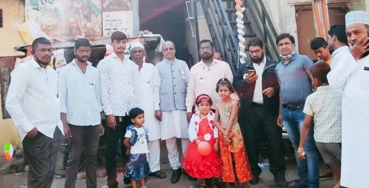 भोसरीत वेलफेअर पार्टी ऑफ इंडियातर्फे ध्वजारोहण भोसरीत वेलफेअर पार्टी ऑफ इंडियातर्फे ध्वजारोहण