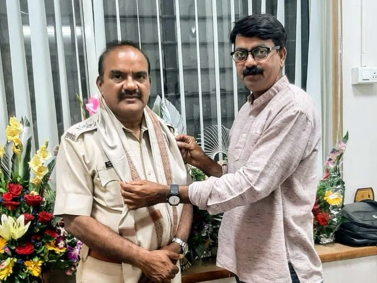 सहायक आयुक्त राजाराम पाटील यांच्या बदलीने..गहिवरले पिंपरी चिंचवड पोलिस आयुक्तालय! सहायक आयुक्त राजाराम पाटील यांच्या बदलीने..गहिवरले पिंपरी चिंचवड पोलिस आयुक्तालय!