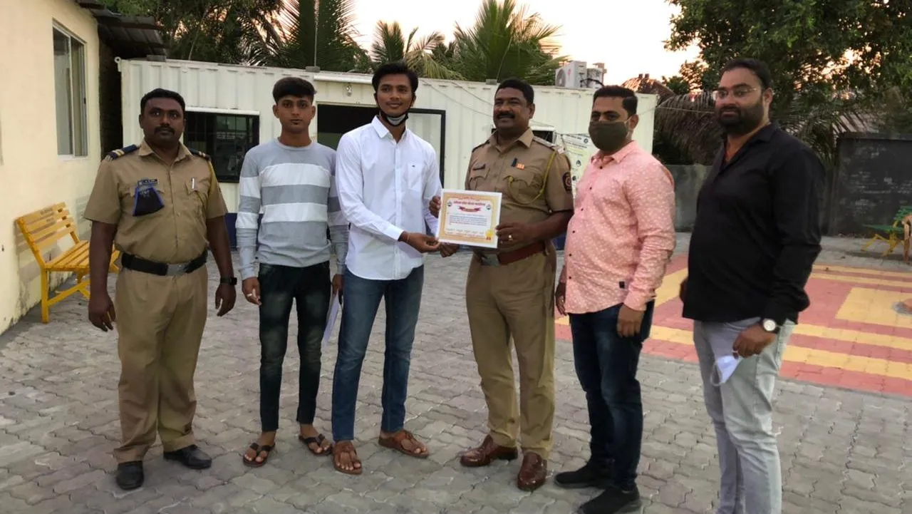 मनसे व अभिनव रावेत सोशल फाऊंडेशन तर्फे कोविड योध्दांचा सन्मान मनसे व अभिनव रावेत सोशल फाऊंडेशन तर्फे कोविड योध्दांचा सन्मान