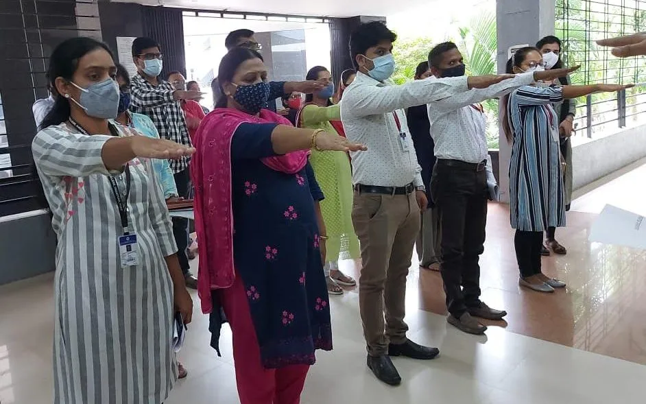 एस.एम.जोशी कॉलेजमध्ये सदभावना दिवस साजरा एस.एम.जोशी कॉलेजमध्ये सदभावना दिवस साजरा