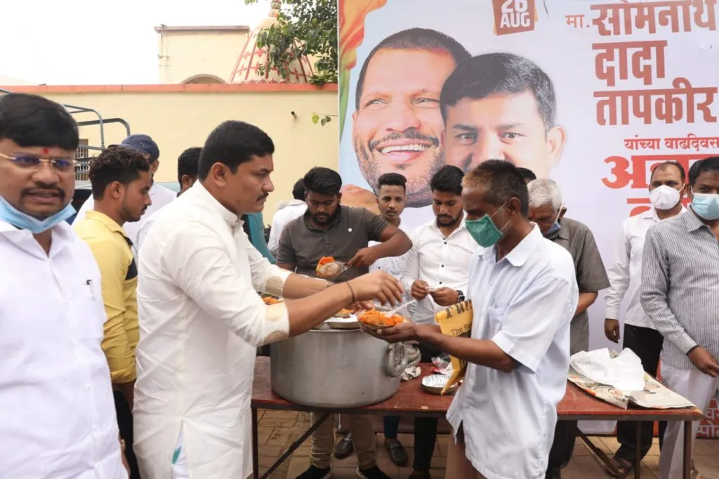 सामाजिक कार्यकर्ते सोमनाथ तापकीर यांच्या वाढदिवसानिमित्त काळेवाडीत समाजोपयोगी उपक्रम सामाजिक कार्यकर्ते सोमनाथ तापकीर यांच्या वाढदिवसानिमित्त काळेवाडीत समाजोपयोगी उपक्रम