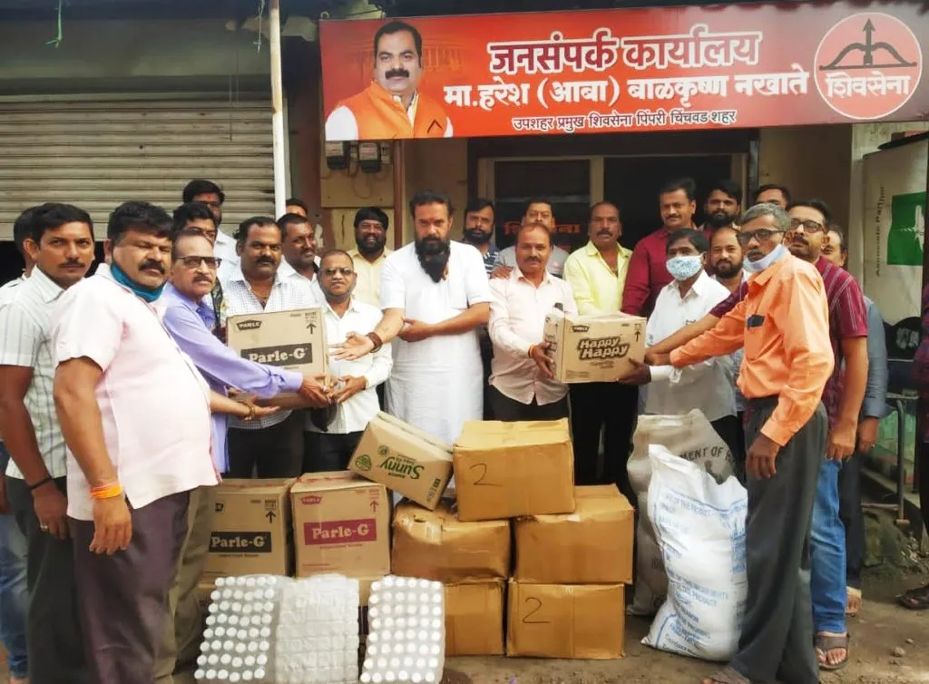 काळेवाडी शिवसेना विभागाच्या वतीने कोकण पुरग्रस्तांना जीवनावश्यक वस्तूंची मदत काळेवाडी शिवसेना विभागाच्या वतीने कोकण पुरग्रस्तांना जीवनावश्यक वस्तूंची मदत