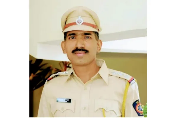 महीला-मुलींनो कुणी त्रास देत असेल तर निर्भयपणे पुढे या! पोलिस तुमच्या पाठीशी, तुमचे नाव गोपनीय ठेवले जाईल! महीला-मुलींनो कुणी त्रास देत असेल तर निर्भयपणे पुढे या! पोलिस तुमच्या पाठीशी, तुमचे नाव गोपनीय ठेवले जाईल!