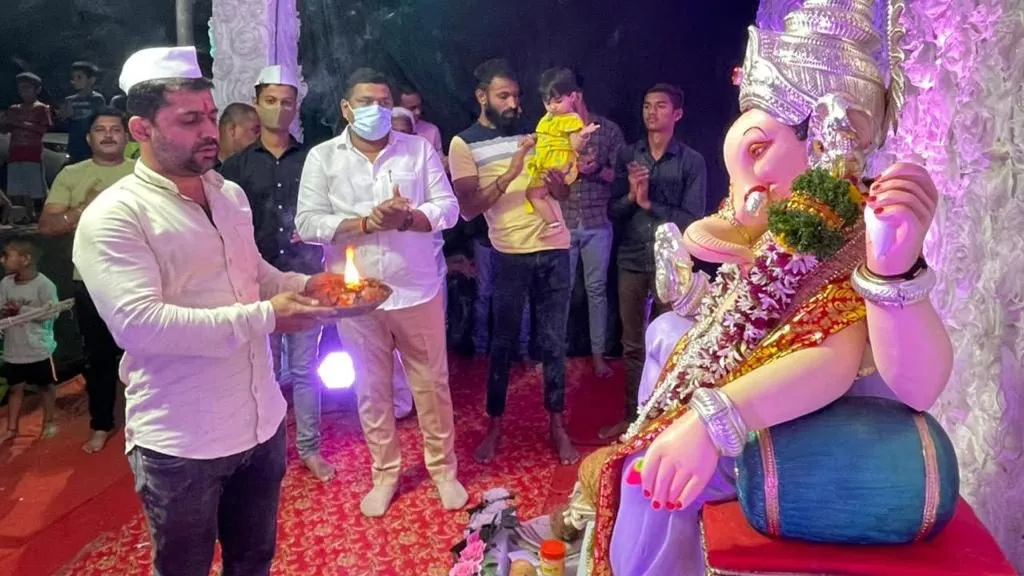 शिवसेनेचे वाळके व उद्योजक जवळकर यांच्या हस्ते अनंतनगर मित्र मंडळाची आरती शिवसेनेचे वाळके व उद्योजक जवळकर यांच्या हस्ते अनंतनगर मित्र मंडळाची आरती