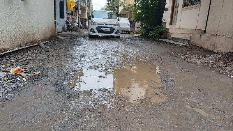 काळेवाडीतील नंददीप कॉलनी रस्त्याची दुरावस्था काळेवाडीतील नंददीप कॉलनी रस्त्याची दुरावस्था