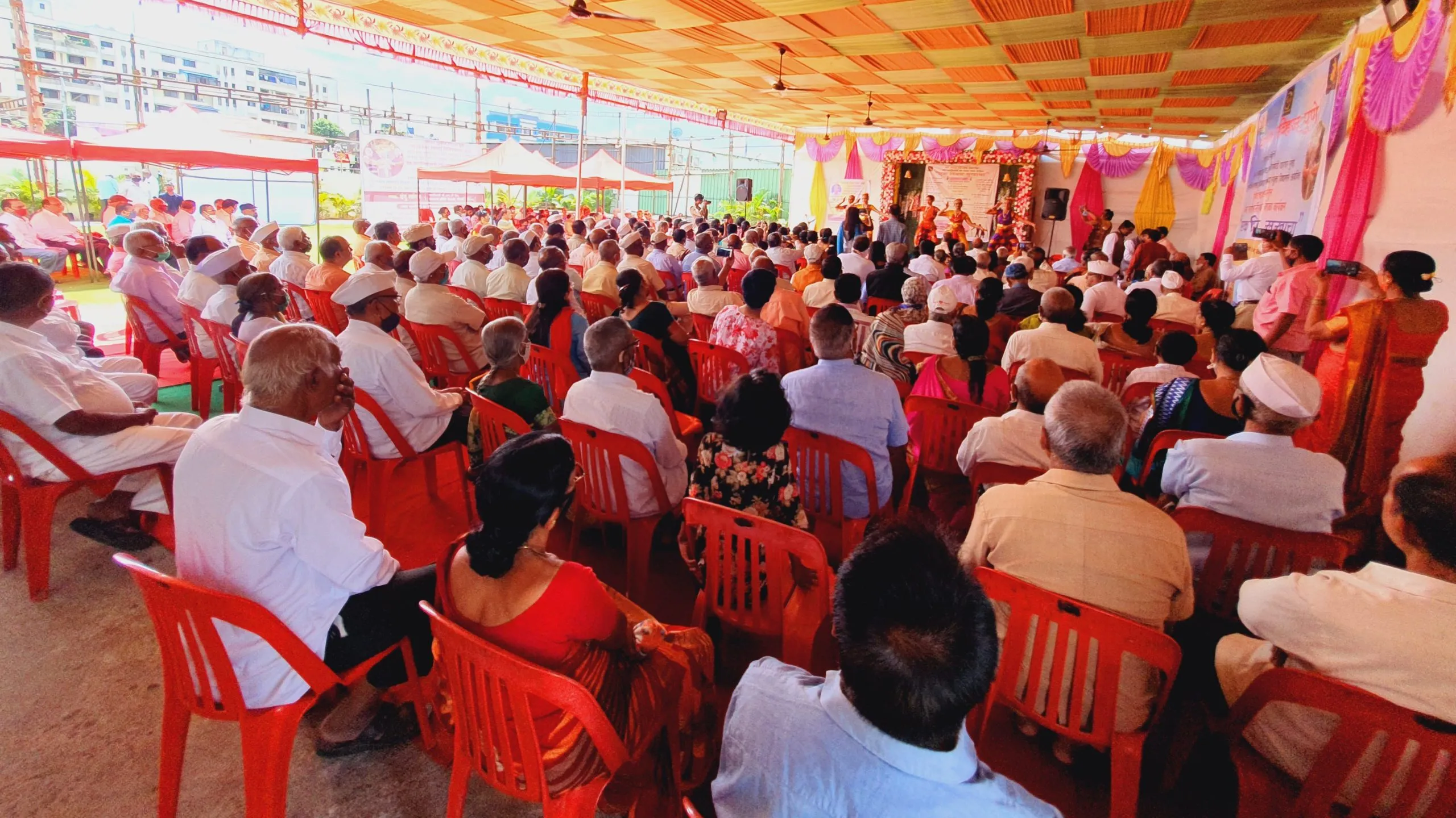 'एक दिवस सुखाचा' जेष्ठ नागरिकांनी अनुभवला एक आगळा वेगळा कार्यक्रम 'एक दिवस सुखाचा' जेष्ठ नागरिकांनी अनुभवला एक आगळा वेगळा कार्यक्रम