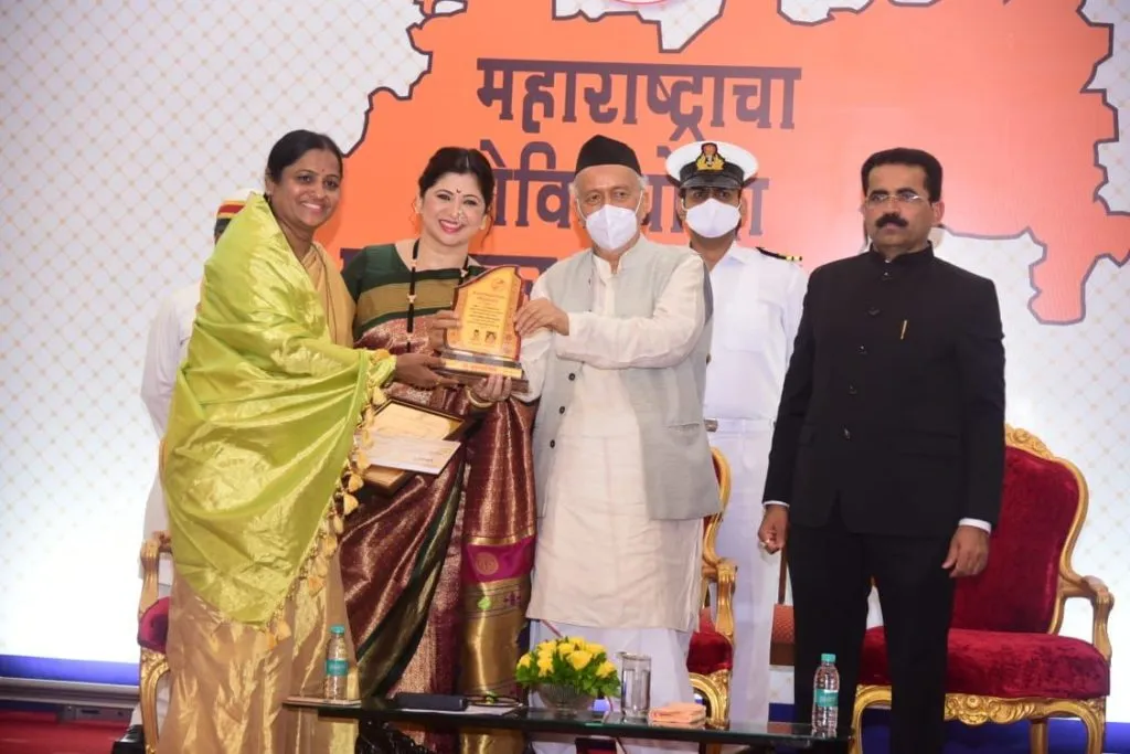 उन्नती सोशल फाऊंडेशनच्या अध्यक्षा कुंदाताई भिसे 'महाराष्ट्र कोविड योद्धा' पुरस्काराने सन्मानित उन्नती सोशल फाऊंडेशनच्या अध्यक्षा कुंदाताई भिसे 'महाराष्ट्र कोविड योद्धा' पुरस्काराने सन्मानित