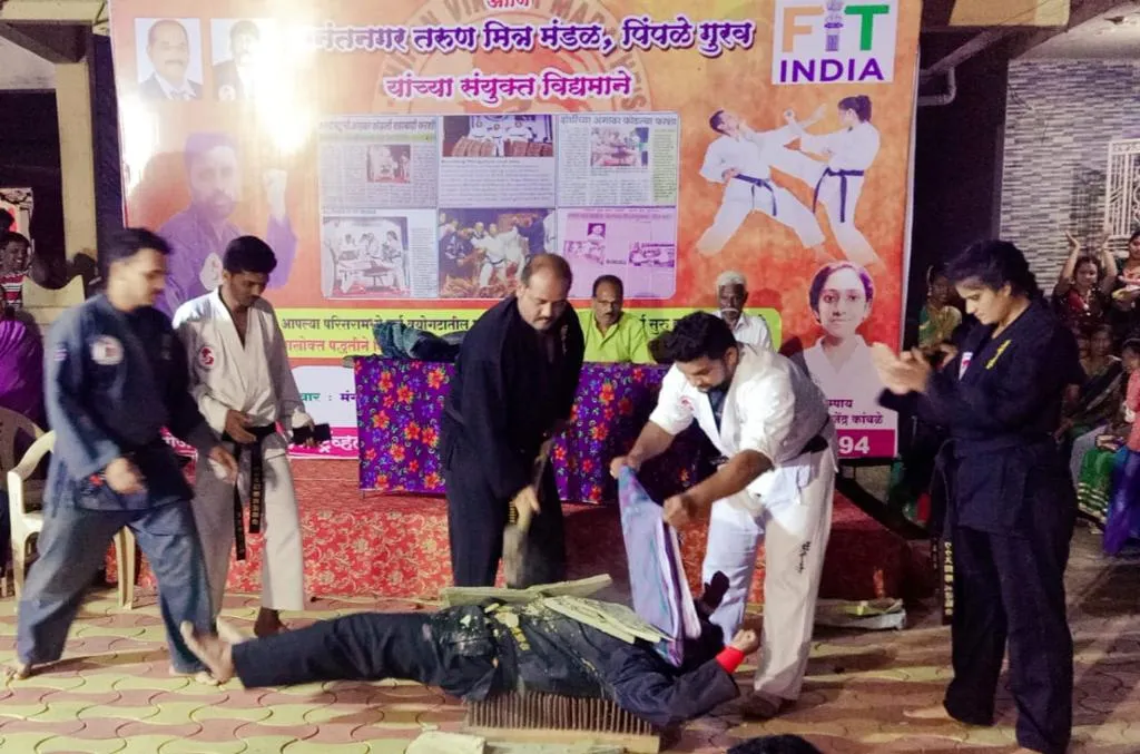 अनंतनगरमध्ये कराटेची साहसी प्रात्यक्षिके सादर