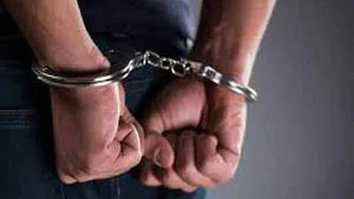 रेल्वे सुरक्षा दलाच्या महिला उपनिरीक्षकास ६० हजारांची लाच घेताना अटक रेल्वे सुरक्षा दलाच्या महिला उपनिरीक्षकास ६० हजारांची लाच घेताना अटक