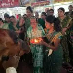 सोमनाथ दादा तापकीर युवा मंचतर्फे महिलांना 'गाय-वासरू'ची मूर्ती भेट सोमनाथ दादा तापकीर युवा मंचतर्फे महिलांना 'गाय-वासरू'ची मूर्ती भेट