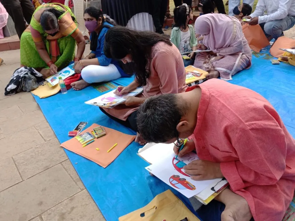 पिंपळे सौदागरमध्ये दिव्यांग मुलांनी घेतला चित्रकला स्पर्धेचा आनंद