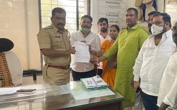 मनसे महिला उपशहराध्यक्षा अनिता पांचाळ यांच्या गाडीची तोडफोड | वाकड पोलिसांत गुन्हा दाखल मनसे महिला उपशहराध्यक्षा अनिता पांचाळ यांच्या गाडीची तोडफोड | वाकड पोलिसांत गुन्हा दाखल
