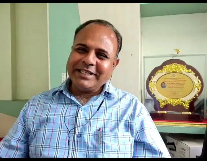 आनंदी रहा व इतरांना आनंद द्या - डॉ. संजय कळमकर