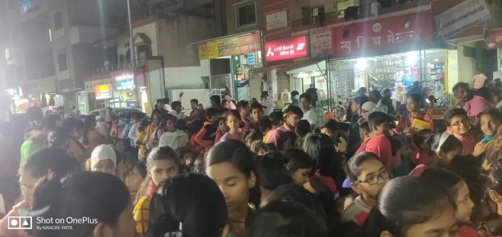 ख्रिसमसनिमित्त रवि नांगरे यांच्यातर्फे चिमुकल्यांना खाऊ व भेट वस्तू वाटप