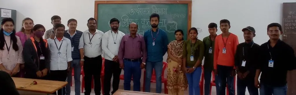 एस.एम.जोशी महाविद्यालयात शिक्षक कृतज्ञता दिन साजरा एस.एम.जोशी महाविद्यालयात शिक्षक कृतज्ञता दिन साजरा