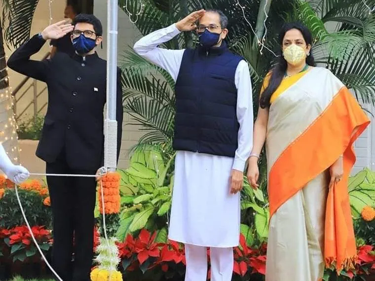मुख्यमंत्री उद्धव ठाकरे यांच्या पत्नी रश्मी ठाकरे यांच्या विरोधातील राष्ट्रध्वज अवमानाची तक्रार निराधार | कायदा काय सांगतो? मुख्यमंत्री उद्धव ठाकरे यांच्या पत्नी रश्मी ठाकरे यांच्या विरोधातील राष्ट्रध्वज अवमानाची तक्रार निराधार | कायदा काय सांगतो?