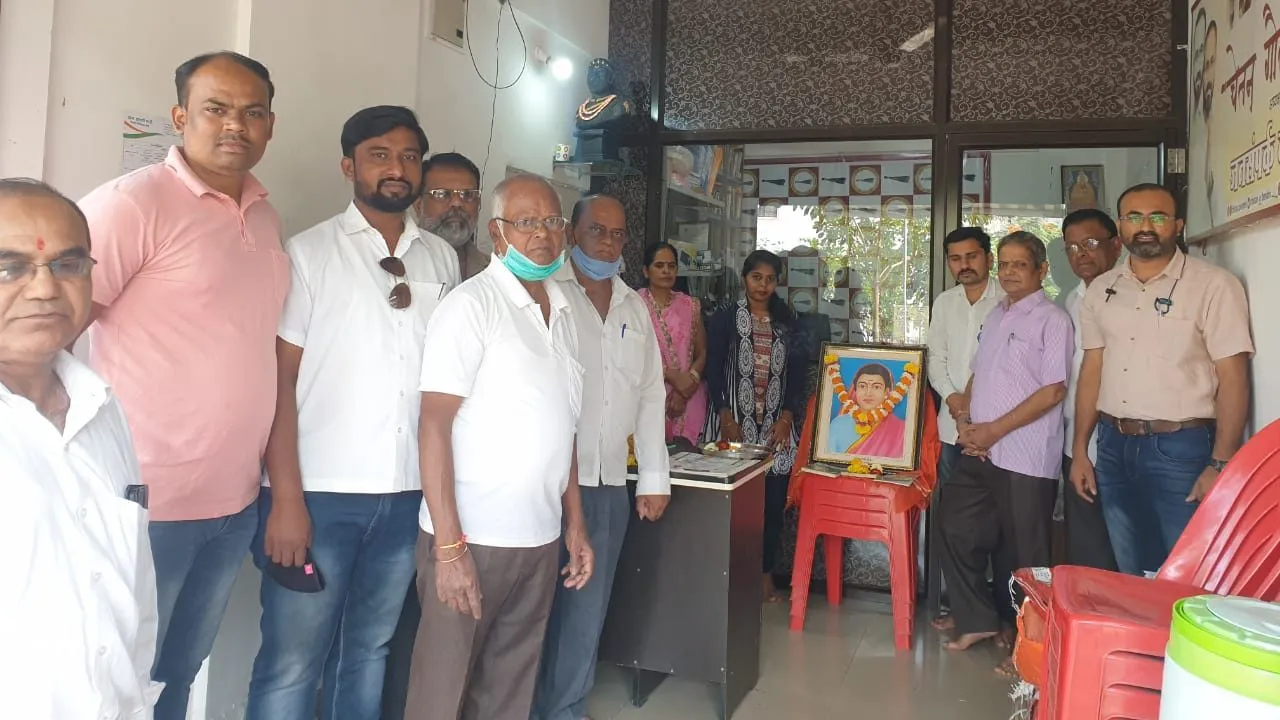 क्रांतीज्योती सावित्रीबाई फुले यांच्या जयंतीनिमित्त आपतर्फे गरजूंना ई-श्रम कार्डचे वाटप क्रांतीज्योती सावित्रीबाई फुले यांच्या जयंतीनिमित्त आपतर्फे गरजूंना ई-श्रम कार्डचे वाटप