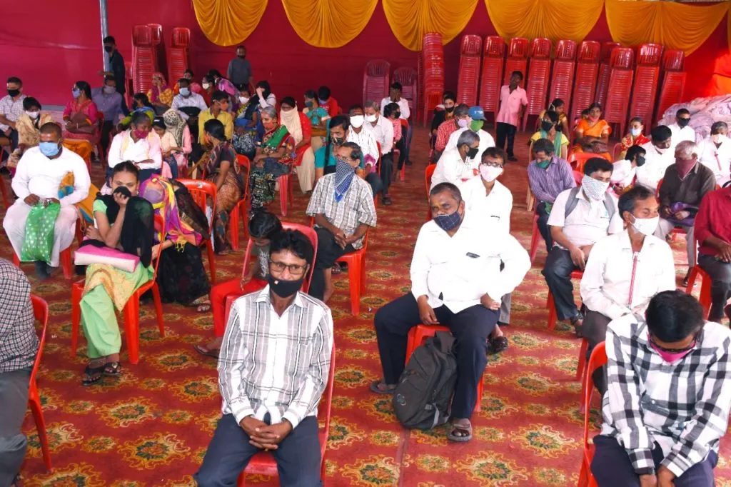 दिव्यांग, निराधार नागरिकांना भोजन व ब्लॅंकेट वाटप दिव्यांग, निराधार नागरिकांना भोजन व ब्लॅंकेट वाटप