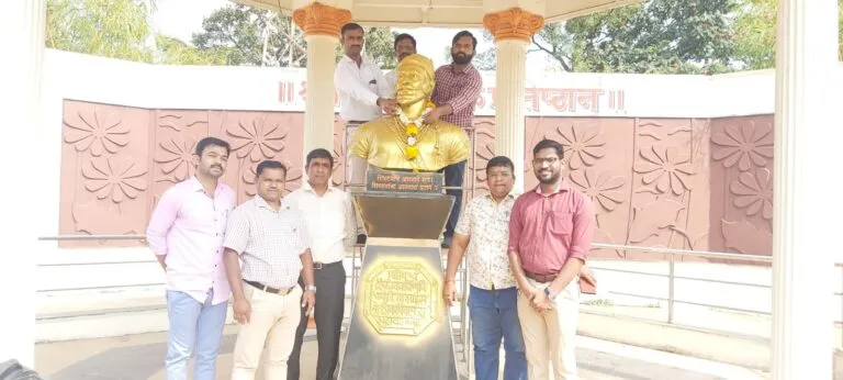 ‘महाराष्ट्र प्रेस क्लब’च्या वतीने दर्पणकार बाळशास्त्री जांभेकर यांना अभिवादन ‘महाराष्ट्र प्रेस क्लब’च्या वतीने दर्पणकार बाळशास्त्री जांभेकर यांना अभिवादन