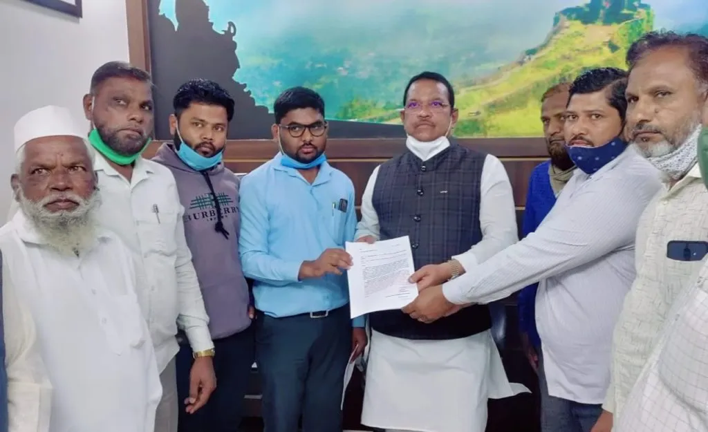 थेरगाव दफनभूमीसाठी सर्वपक्षीय आमदार सकारत्मक; खासदारही लक्ष घालणार थेरगाव दफनभूमीसाठी सर्वपक्षीय आमदार सकारत्मक; खासदारही लक्ष घालणार