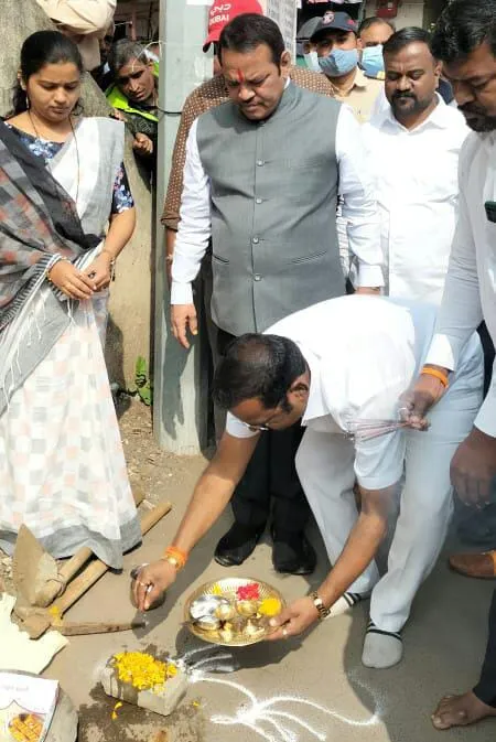 खासदार श्रीरंग बारणे यांच्या खासदार निधीतून काळेवाडीतील रस्त्याच्या कामाचा शुभारंभ