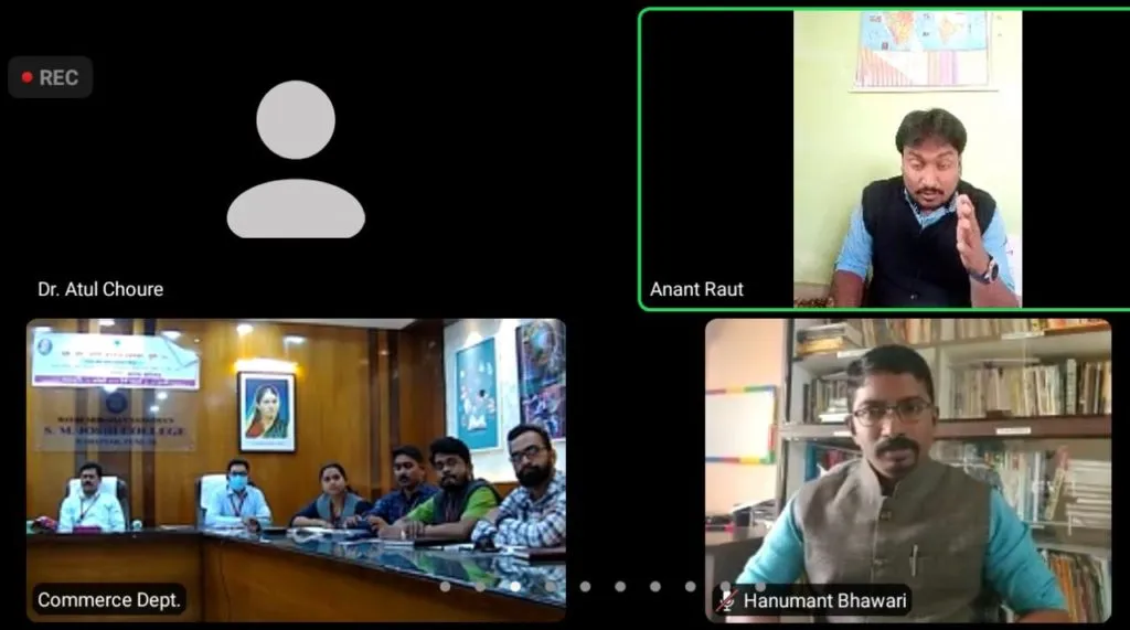 एस. एम. जोशी कॉलेजमध्ये 'काव्य संमेलन' संपन्न एस. एम. जोशी कॉलेजमध्ये 'काव्य संमेलन' संपन्न