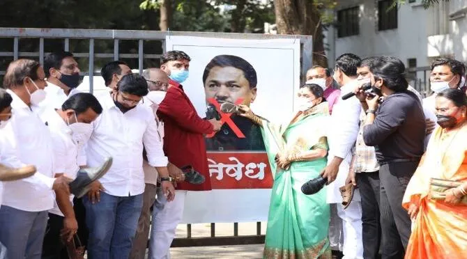 पटोले यांना डांबरी रस्त्यावर आणून तुडवून काढू, त्याला त्याची जागा दाखवू - महापौर माई ढोरे पटोले यांना डांबरी रस्त्यावर आणून तुडवून काढू, त्याला त्याची जागा दाखवू - महापौर माई ढोरे