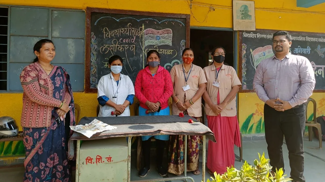 माने शाळेत करोना प्रतिबंधक लसीकरणास उत्स्फूर्त प्रतिसाद माने शाळेत करोना प्रतिबंधक लसीकरणास उत्स्फूर्त प्रतिसाद