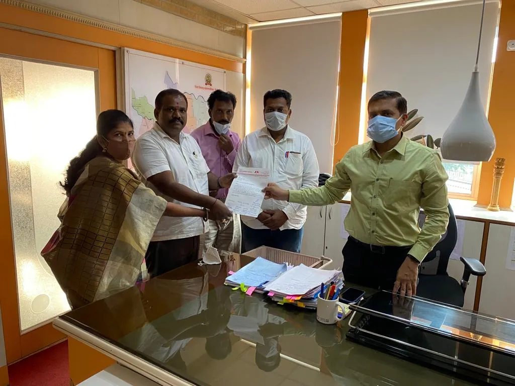 भक्ती शक्ती समुह शिल्पाजवळ शौचालय व ज्येष्ठांसाठी आसन व्यवस्था करण्याची मागणी