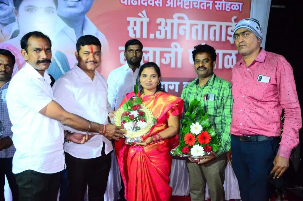 मनसे नेत्या अनिता पांचाळ यांनी वाढदिवसाचे औचित्य साधून फोडला प्रचाराचा नारळ