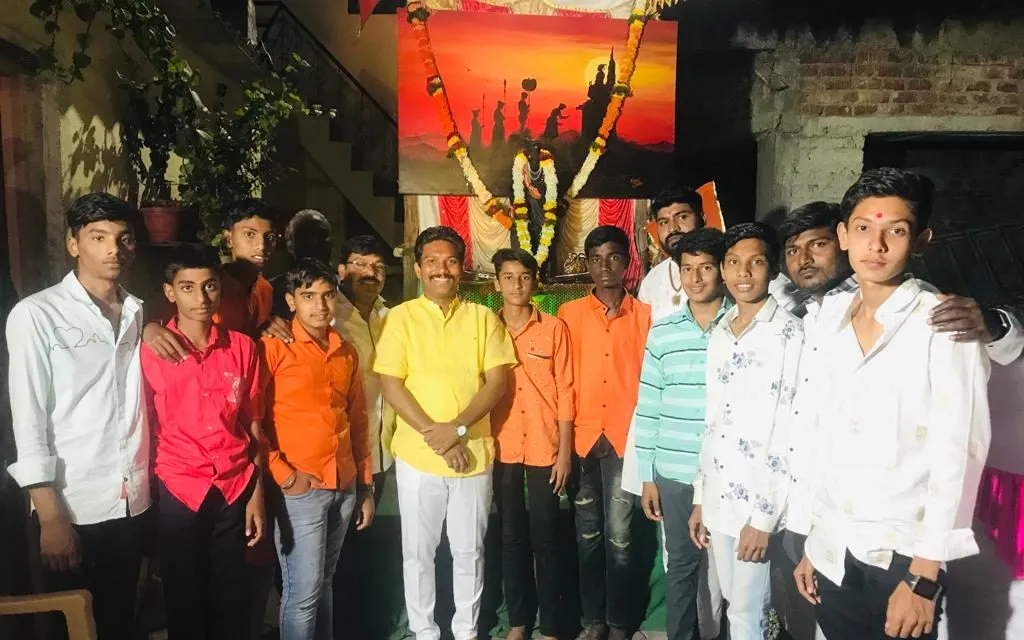शिवजयंती निमित्त काळेवाडीत रॉयल फाउंडेशनचा स्तुत्य उपक्रम | तरूणांना करिअर मार्गदर्शन तर महिला योजनांची केली जनजागृती शिवजयंती निमित्त काळेवाडीत रॉयल फाउंडेशनचा स्तुत्य उपक्रम | तरूणांना करिअर मार्गदर्शन तर महिला योजनांची केली जनजागृती