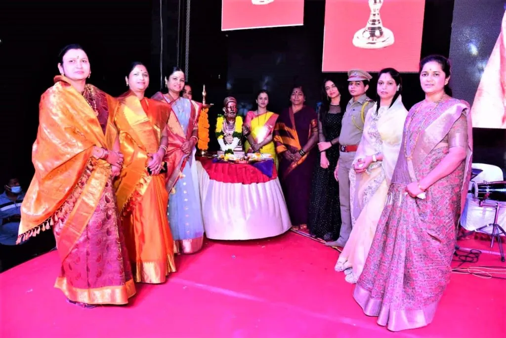 सावित्रीची लेक कुंदाताई या शेकडो महिलांचा आधारवड - अश्विनी जगताप सावित्रीची लेक कुंदाताई या शेकडो महिलांचा आधारवड - अश्विनी जगताप