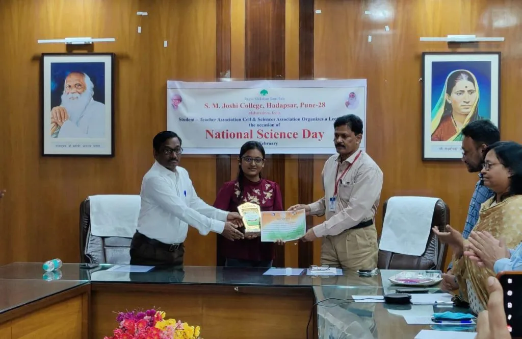 वैज्ञानिक दृष्टिकोन आचरणात आणून अंधश्रद्धेला जीवनात स्थान देऊ नये | एस. एम. जोशी कॉलेजचे प्राचार्य डॉ. चंद्रकांत खिलारे यांचे प्रतिपादन