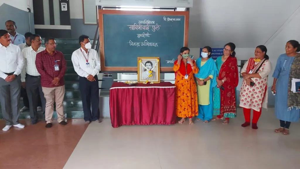 सावित्रीबाई फुले स्मृतिदिन व विठ्ठलराव तुपे जयंतीनिमित्त अभिवादन सावित्रीबाई फुले स्मृतिदिन व विठ्ठलराव तुपे जयंतीनिमित्त अभिवादन