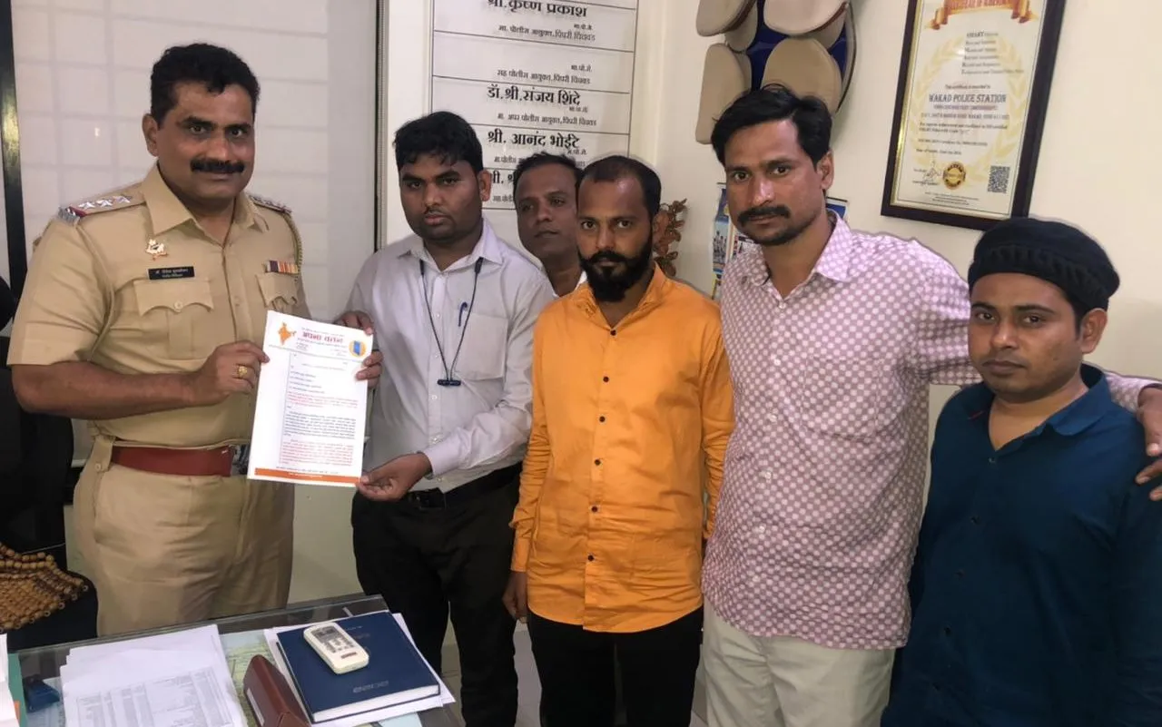 मनसे अध्यक्ष राज ठाकरे यांच्या विरोधात गुन्हा दाखल करा ; अपना वतन संघटनेची मागणी मनसे अध्यक्ष राज ठाकरे यांच्या विरोधात गुन्हा दाखल करा ; अपना वतन संघटनेची मागणी