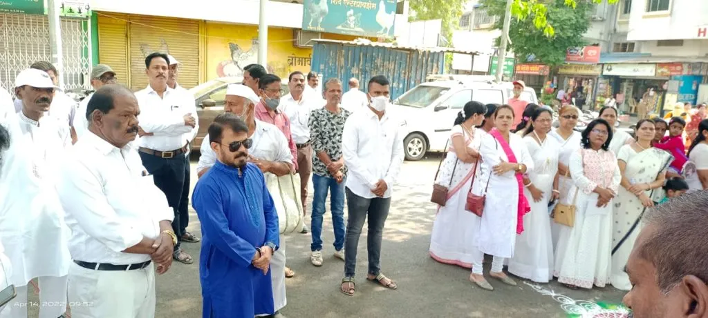 नाच गाण्याऐवजी वाचनातून डॉ. बाबासाहेब आंबेडकर यांना डोक्यात घेणे गरजेचे नाच गाण्याऐवजी वाचनातून डॉ. बाबासाहेब आंबेडकर यांना डोक्यात घेणे गरजेचे