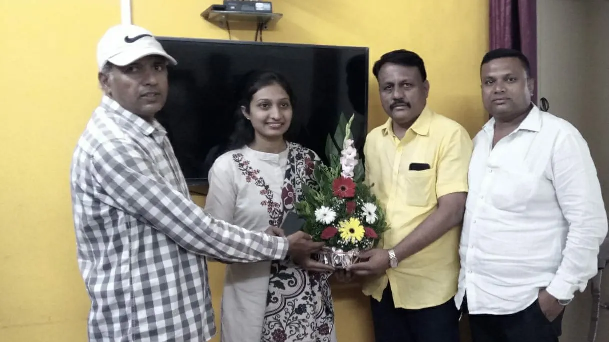 नायब तहसीलदार पदी निवड झालेल्या थेरगाव कन्या तमन्ना शेख यांचा सन्मान नायब तहसीलदार पदी निवड झालेल्या थेरगाव कन्या तमन्ना शेख यांचा सन्मान