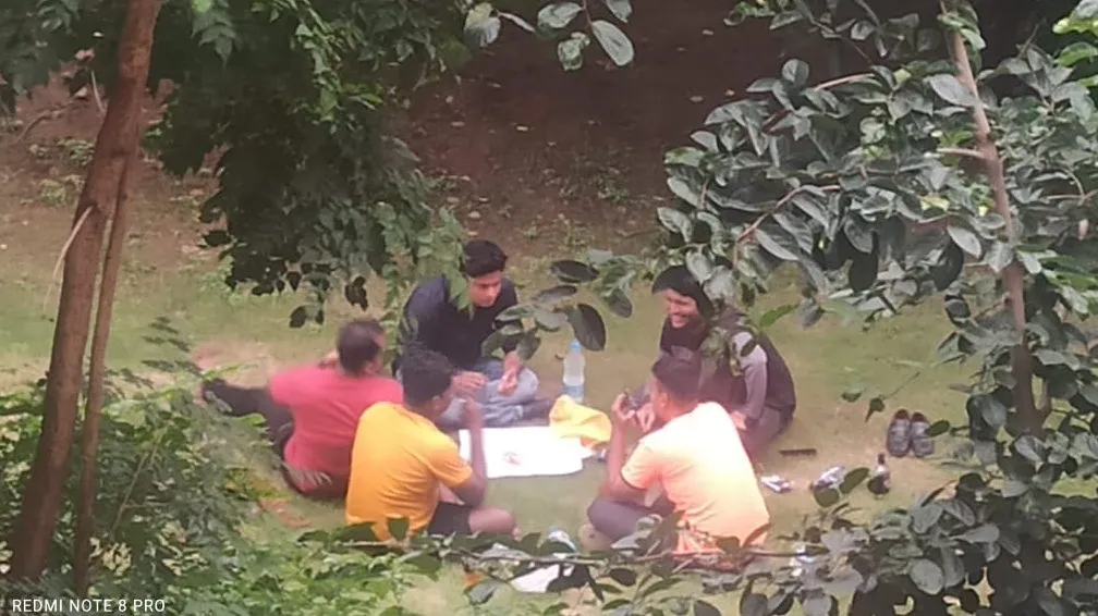 पिंपळे सौदागरमधील लिनियर गार्डन बनले दारूड्यांचा अड्डा पिंपळे सौदागरमधील लिनियर गार्डन बनले दारूड्यांचा अड्डा