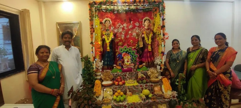 रॉयल फाउंडेशनच्या गौरी-गणपती सजावट स्पर्धेला उत्स्फूर्त प्रतिसाद रॉयल फाउंडेशनच्या गौरी-गणपती सजावट स्पर्धेला उत्स्फूर्त प्रतिसाद
